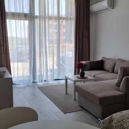 Apartment Near North